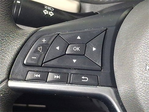Used 2020 Nissan Versa SV image 23