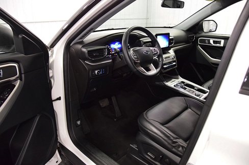 Used 2022 Ford Explorer XLT w/ Equipment Group 202A image 16