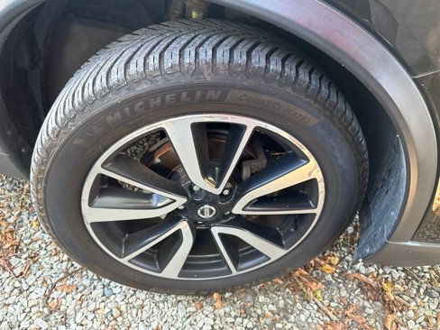 Used 2017 Nissan Rogue SL w/ SL Premium Package image 4