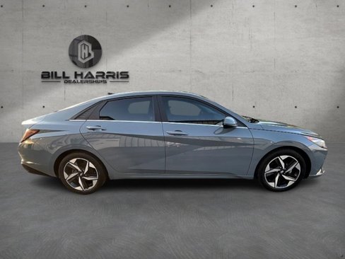 Used 2022 Hyundai Elantra Limited w/ Preferred Accessory Package image 5