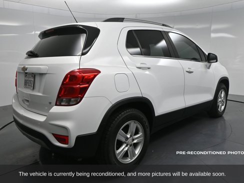 Used 2020 Chevrolet Trax LT w/ LT Convenience Package image 2