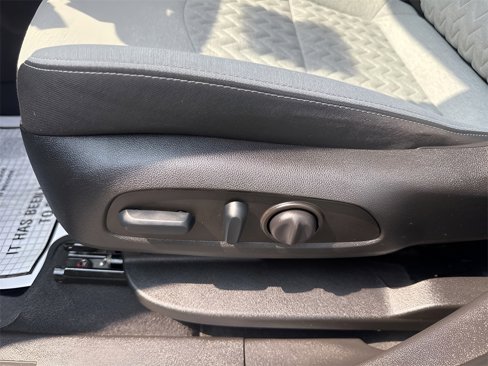 Used 2022 Chevrolet Equinox LS w/ LS Convenience Package image 17