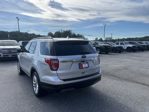 Used 2019 Ford Explorer XLT w/ Equipment Group 202A image 6