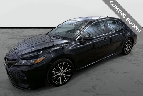 Used 2024 Toyota Camry SE image 1
