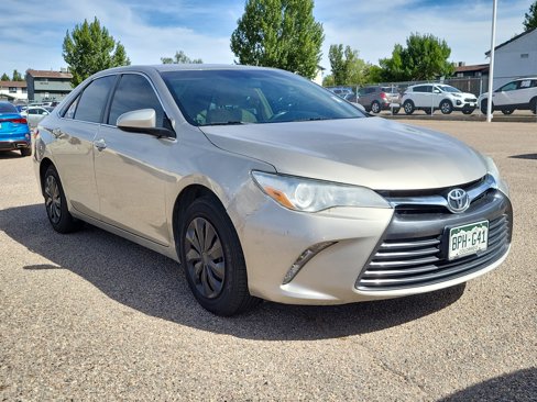 Used 2016 Toyota Camry LE image 2