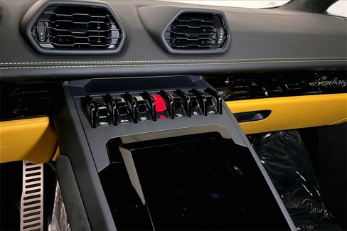 Used 2022 Lamborghini Huracan EVO image 32