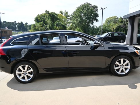 Used 2017 Volvo V60 T5 Premier w/ Convenience Package image 4