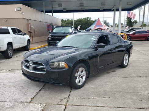 Used 2012 Dodge Charger SE image 2