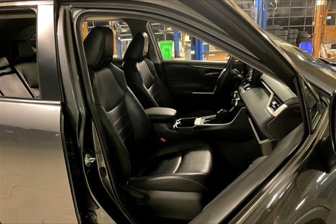 Used 2022 Toyota RAV4 XLE Premium image 8