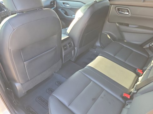 Used 2021 Nissan Rogue SV w/ Premium Package image 15