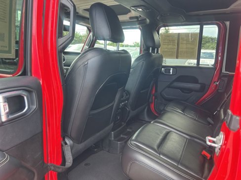 Used 2018 Jeep Wrangler Unlimited Sahara image 33