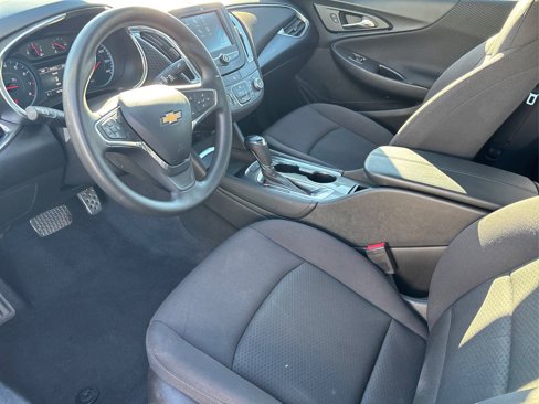 Used 2017 Chevrolet Malibu LT image 9