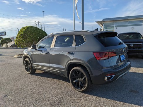 Certified 2023 Volkswagen Taos SE w/ Panoramic Sunroof Package image 5