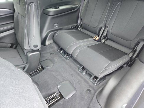 New 2025 Jeep Grand Cherokee L Laredo w/ Luxury Tech Group I image 28