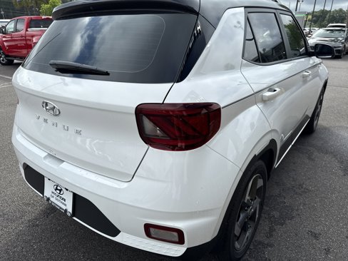 New 2025 Hyundai Venue Limited image 3