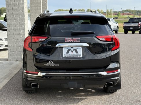 Used 2019 GMC Terrain Denali w/ Advanced Safety Package image 8