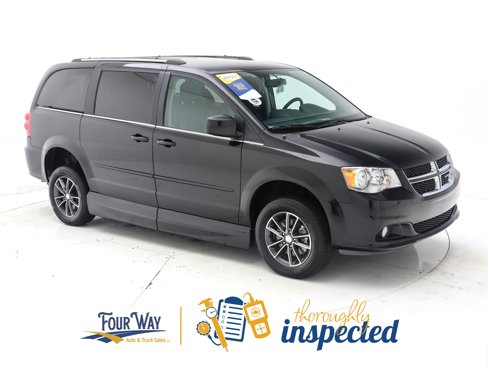 Used 2017 Dodge Grand Caravan SXT image 3