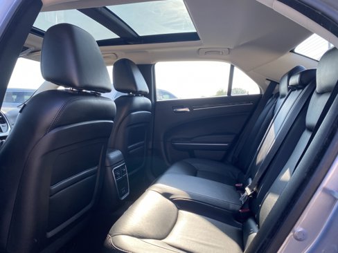 Used 2016 Chrysler 300 Limited image 17