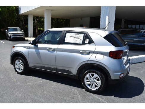 New 2025 Hyundai Venue SE image 2