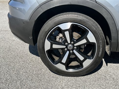Used 2019 Volvo XC40 T5 Momentum image 17