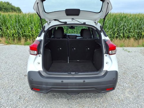Used 2020 Nissan Kicks S image 28