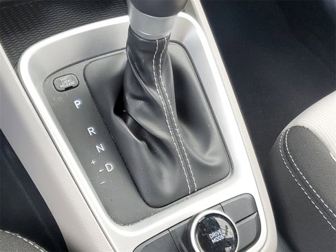 Certified 2023 Hyundai Venue SEL image 25