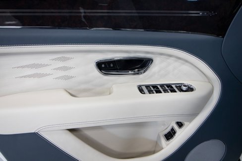 Used 2023 Bentley Bentayga Extended Wheelbase image 35