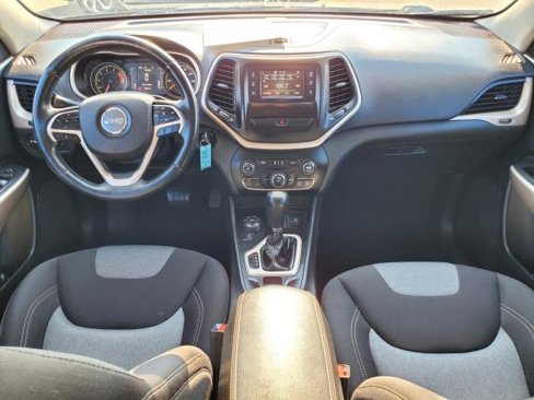 Used 2018 Jeep Cherokee Sport w/ Cold Weather Group image 12