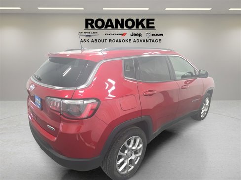 Used 2024 Jeep Compass Latitude image 8