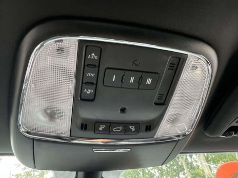 Used 2022 Jeep Grand Cherokee Limited image 31