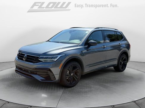 Used 2024 Volkswagen Tiguan SE R-Line image 3