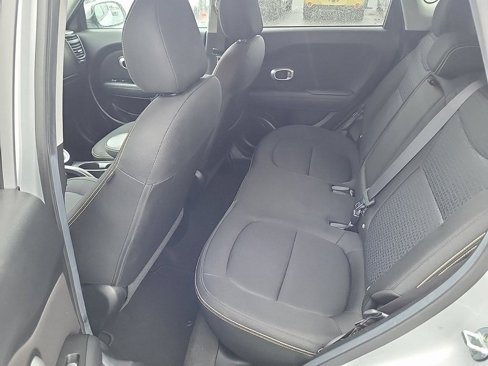 Used 2016 Kia Soul + image 7
