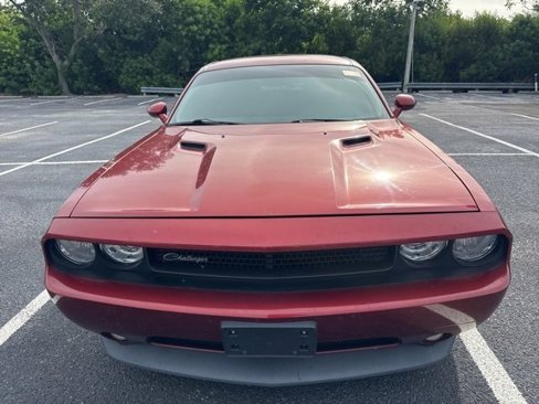 Used 2014 Dodge Challenger SXT image 2