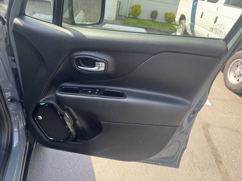Used 2018 Jeep Renegade Altitude w/ UConnect 8.4 Nav Group image 19