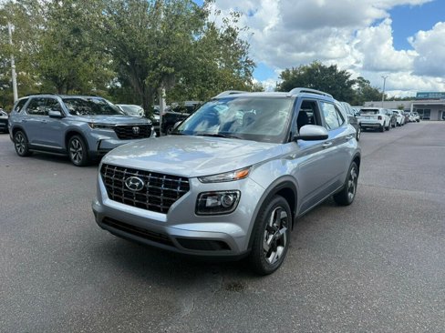Used 2025 Hyundai Venue SEL image 1