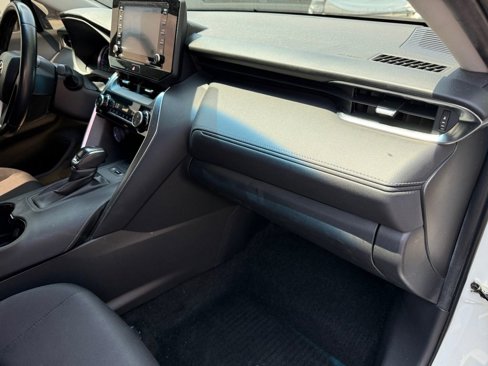 Certified 2022 Toyota Venza LE image 17