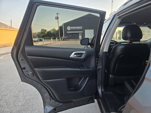Used 2016 Nissan Pathfinder SL w/ SL Tech Package image 6