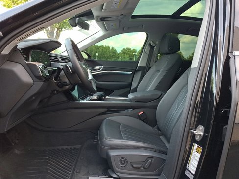 Used 2020 Audi e-tron Premium Plus image 18
