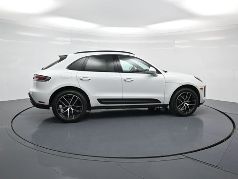 Certified 2025 Porsche Macan image 28