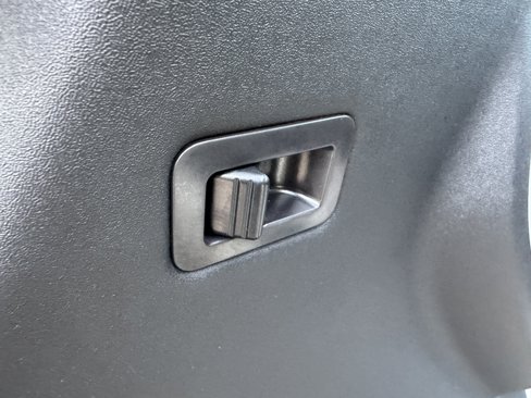 Used 2014 Nissan Titan SV w/ SV Value Truck Package image 11