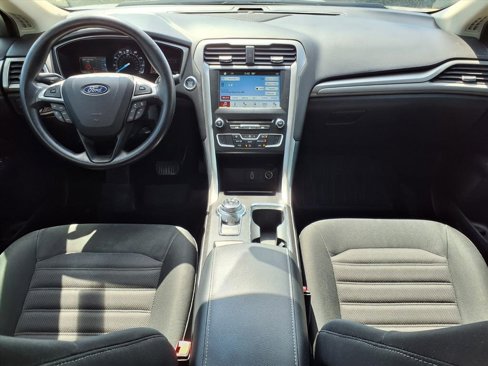 Used 2018 Ford Fusion SE w/ Fusion SE Technology Package image 3