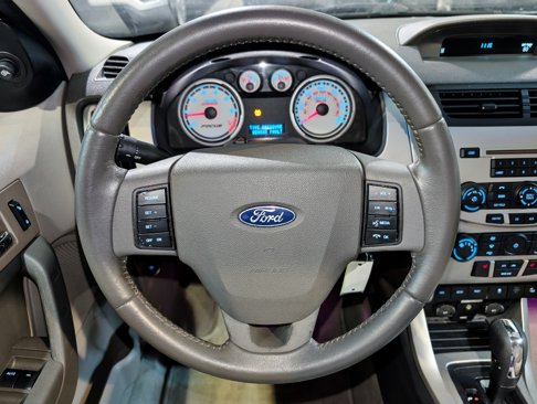 Used 2010 Ford Focus SEL image 30