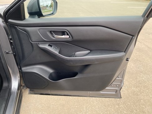Used 2024 Nissan Rogue SV image 18