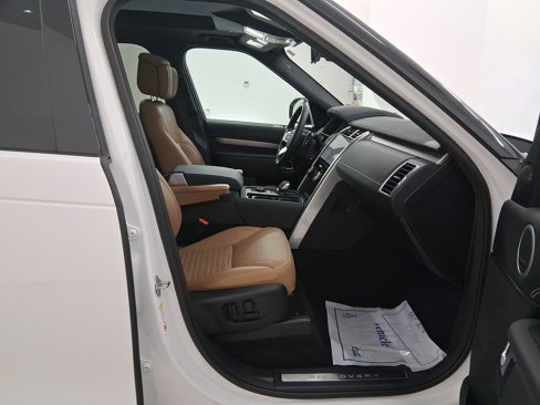 Used 2024 Land Rover Discovery Dynamic SE image 36