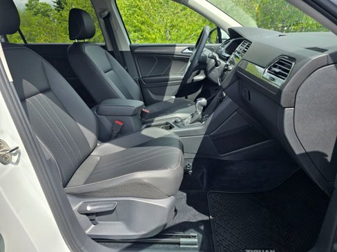 Used 2022 Volkswagen Tiguan SE image 52