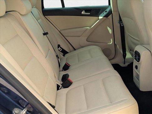 Used 2014 Volkswagen Tiguan SE image 16