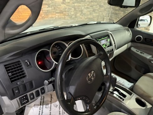 Used 2010 Toyota Tacoma PreRunner image 12
