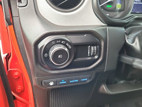 Used 2024 Jeep Wrangler Unlimited image 29