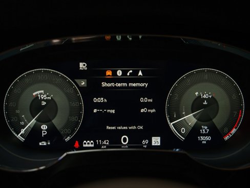 Used 2022 Bentley Bentayga image 7