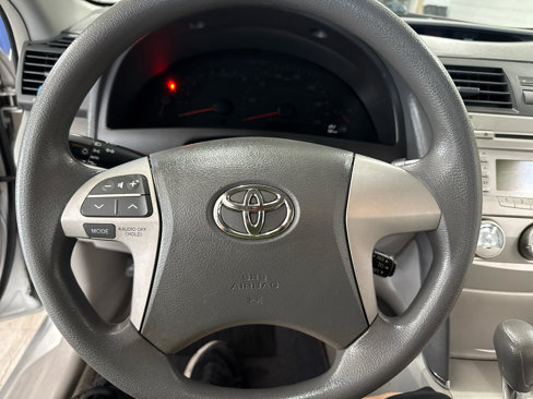 Used 2010 Toyota Camry LE image 15